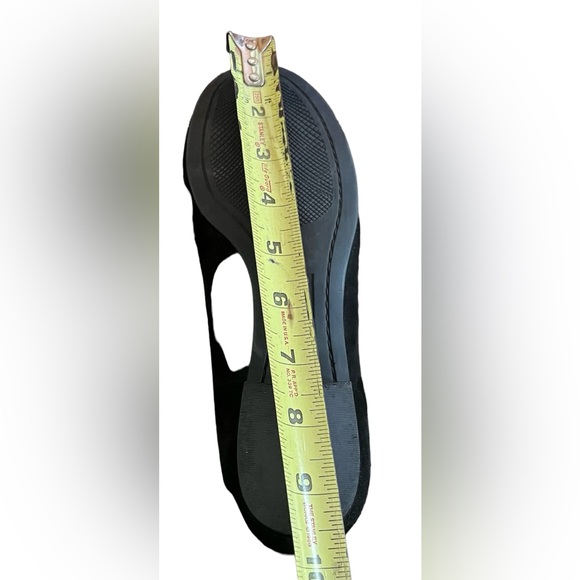 Woman’s suede black shoes ruffle size 6 - Picture 4 of 10